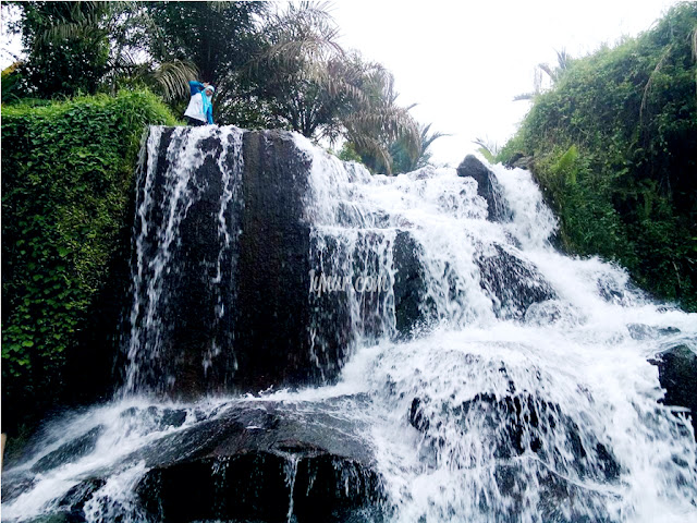 Air Terjun di Serbelawan