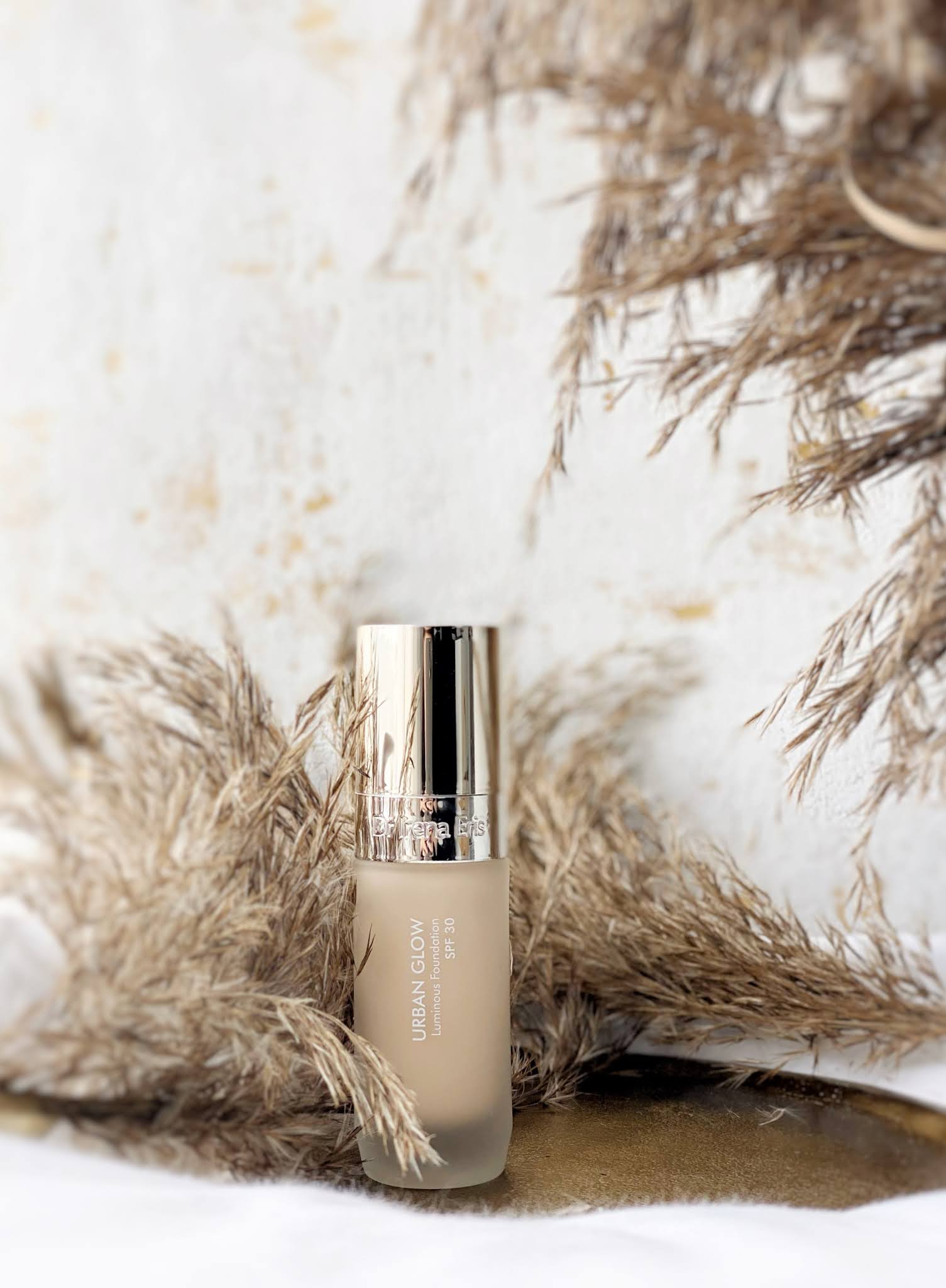 URBAN-GLOW-SPF-30-Luminous-Anti-Pollution-Foundation-Dr-Irena-Eris-swatches