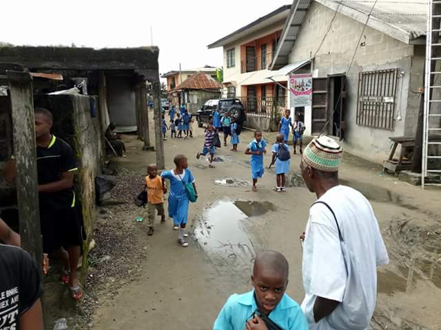 Photos: Commotion in Port Harcourt as students, pupils flee, parents withdraw children after rumours spread that soldiers are injecting monkey pox virus