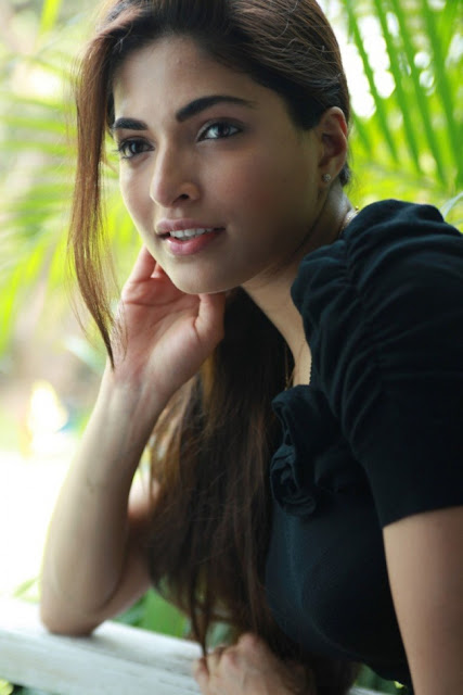 Billa 2 Actress Parvathy Omanakuttan Hot Stills