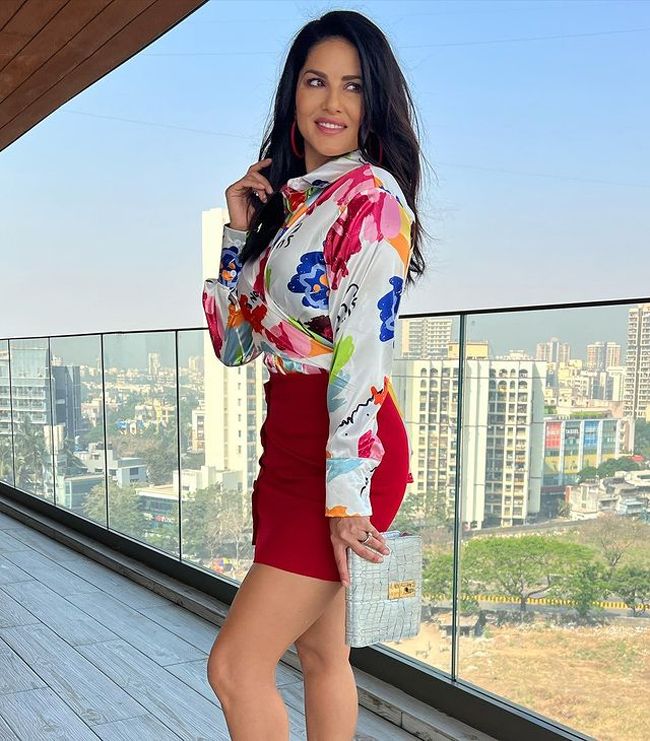 Pic Talk: Sunny Leone Entices With Magnificent legs Beauty Fans Shcoked
