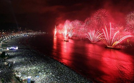 copacabana-beach-fireworks-new-years-day-rio-de-janeiro-800x497