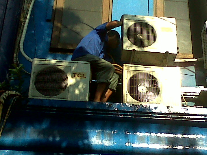 Perbaikan  cuci service ac surabayasidoarjogresik: September 2012