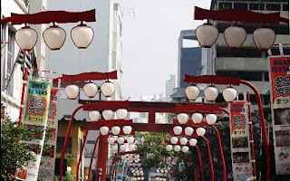 Lanternas japonesas nas ruas do bairro jardim Liberdade - São Paulo - SP