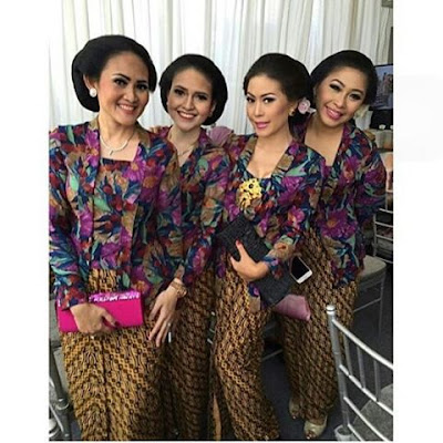 kebaya ungu lengan panjang rok batik parang