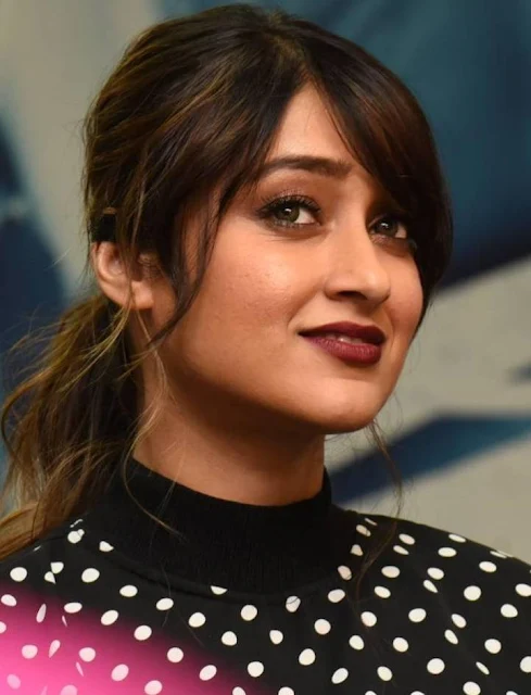 Ileana D’Cruz latest hot pics