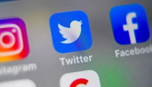 "Pakistan's internet outage: user frustrations and infrastructure concerns."