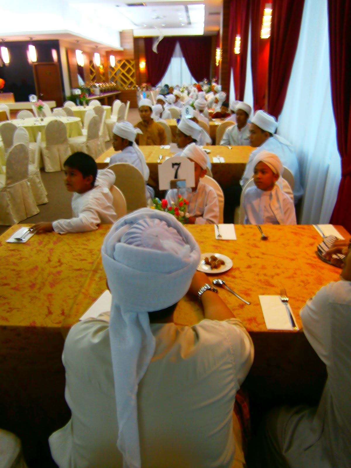 Madrasah Al Fatihah: Sumbangan Berbuka Puasa Di "Hotel ...