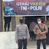 Polsek Sikabaluan Jemput Bola Dalam Kegiatan Gerai Vaksinasi TNI-Polri di Desa Monganpoula