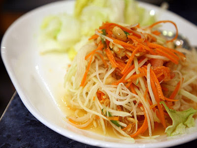 Som Tam ส้มตำ (Spicy Papaya Salad)