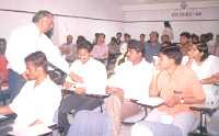 Dr U Srinivasa Raghavan explaining certain points to the participants on communication gap 