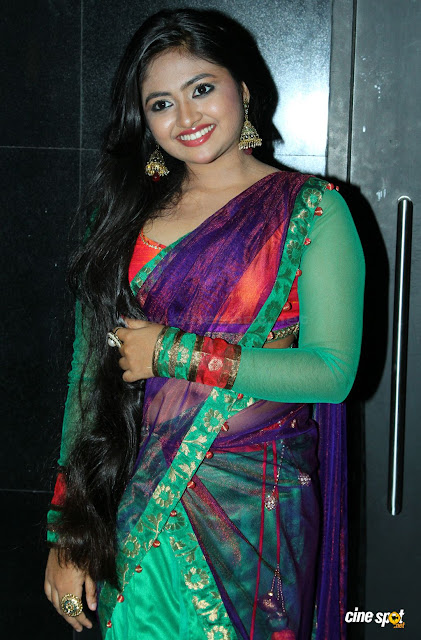 actress shalin hot navel saree photos  