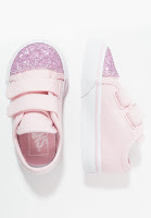 https://www.zalando.be/vans-style-sneakers-laag-chalk-pinktrue-white-va213f00c-j11.html