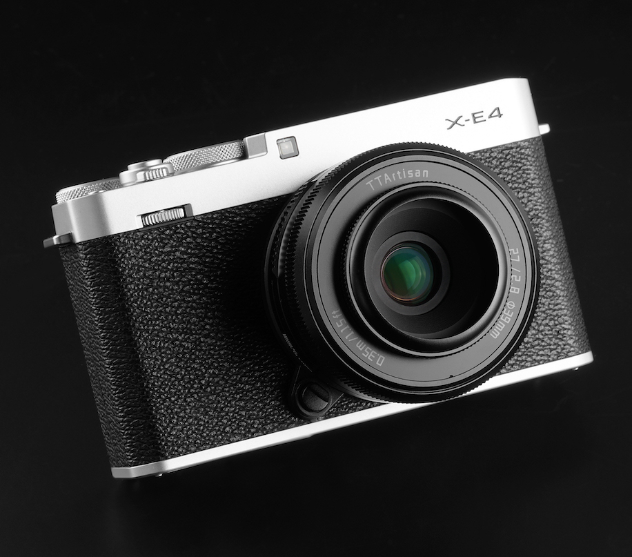 Фотокамера Fujifilm X-E4 с объективом TTArtisan AF 27mm f/2.8 XF