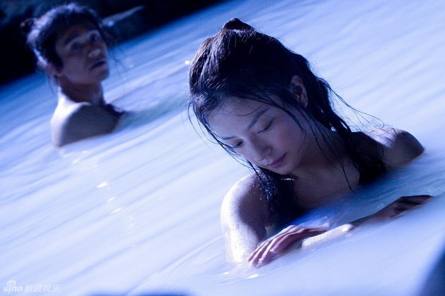 Zhao Wei and Chen Kun bathing