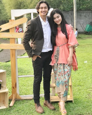 Gaya foto romantis bareng pacar terbaru