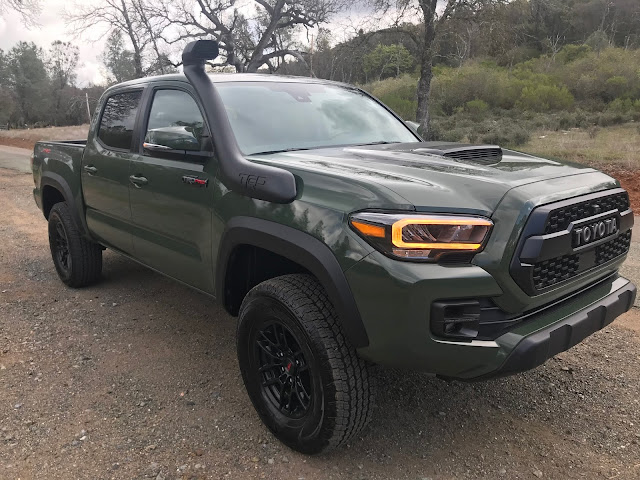 Front 3/4 view of 2020 Toyota Tacoma TRD PRO