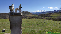 Monolito en homenaje a los pastores en Los Payares, Cangas de Onís