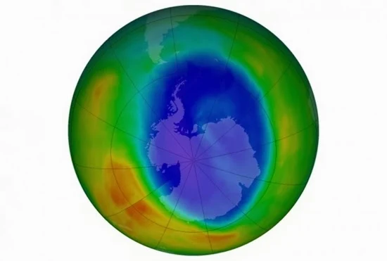 Lubang Ozon di Antartika Mengecil