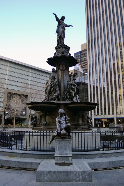 Фонтан Тайлера Девідсона чи Дух Води. Цинциннаті, Огайо (Tyler Davidson Fountain or The Genius of Water. Cincinnati, OH)