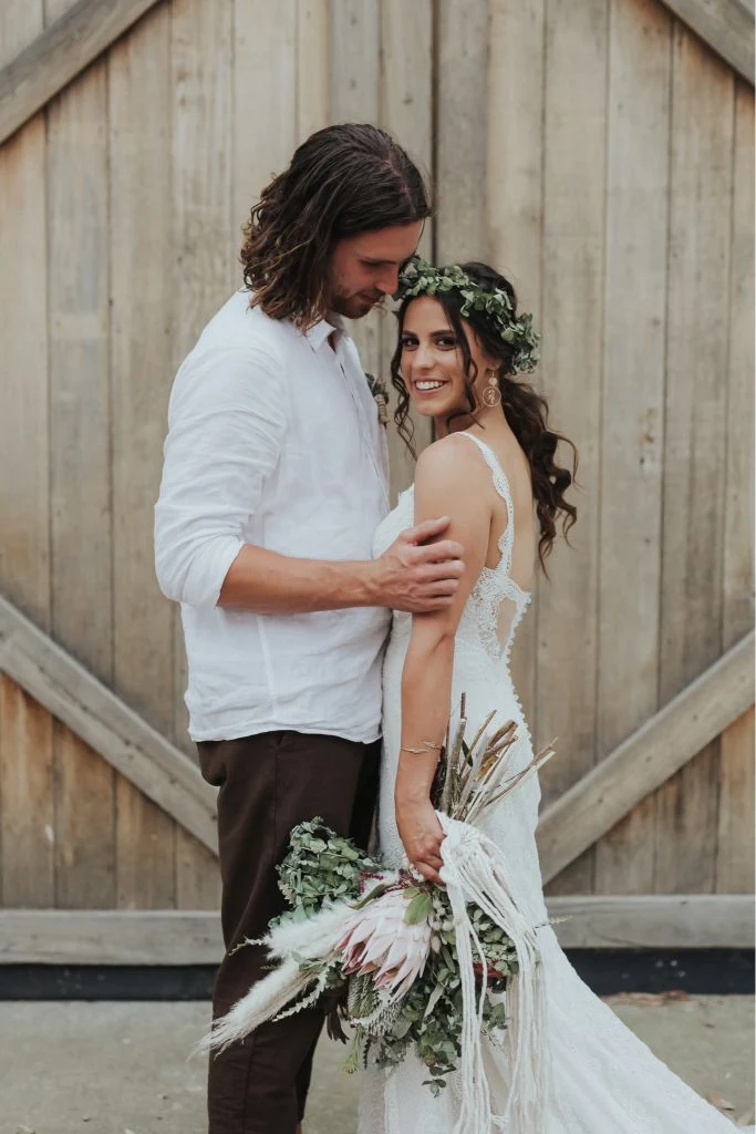 smokey oscar wedding photography melbourne beach boho bride florals barn weddings