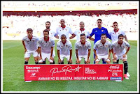 SEVILLA F. C. - Sevilla, España - Temporada 2016-17 - Nico Pareja, N'Zonzi, Gabriel Mercado, Sergio Rico y Stevan Jovetic; Correa, Franco Vázquez, Mariano, Matías Kranevitter, Pablo Sarabia y Sergio Escudero - SEVILLA F. C. 4 (Jovetic, Pablo Sarabia, Correa y Ben Yedder) R. C. DEPORTIVO DE LA CORUÑA 2 (Kakuta 2) - 08/04/2017 - Liga de 1ª División, jornada 31 - Sevilla, estadio Ramón Sánchez Pizjuán - El equipo de Sampaoli toma aire ante un combativo Depor. Frenético comienzo de partido, con un 2-1 en el minuto 9 y 3-2 en el minuto 30. Ben Yedder redondeó el resultado en el minuto 88