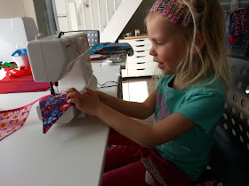 4 jarige achter Janome mini sew