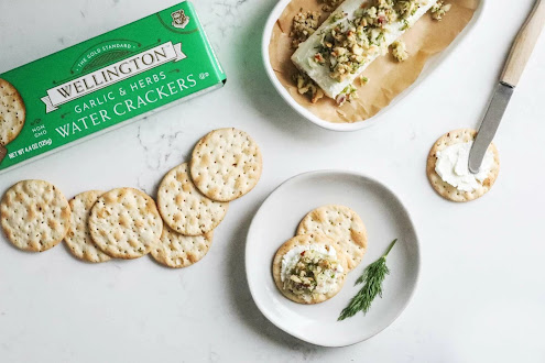 Garlic and Herb Water Crackers by Wellington