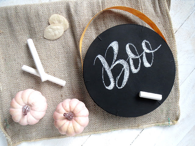 Halloween Schild mit Chalklettering selber gestalten