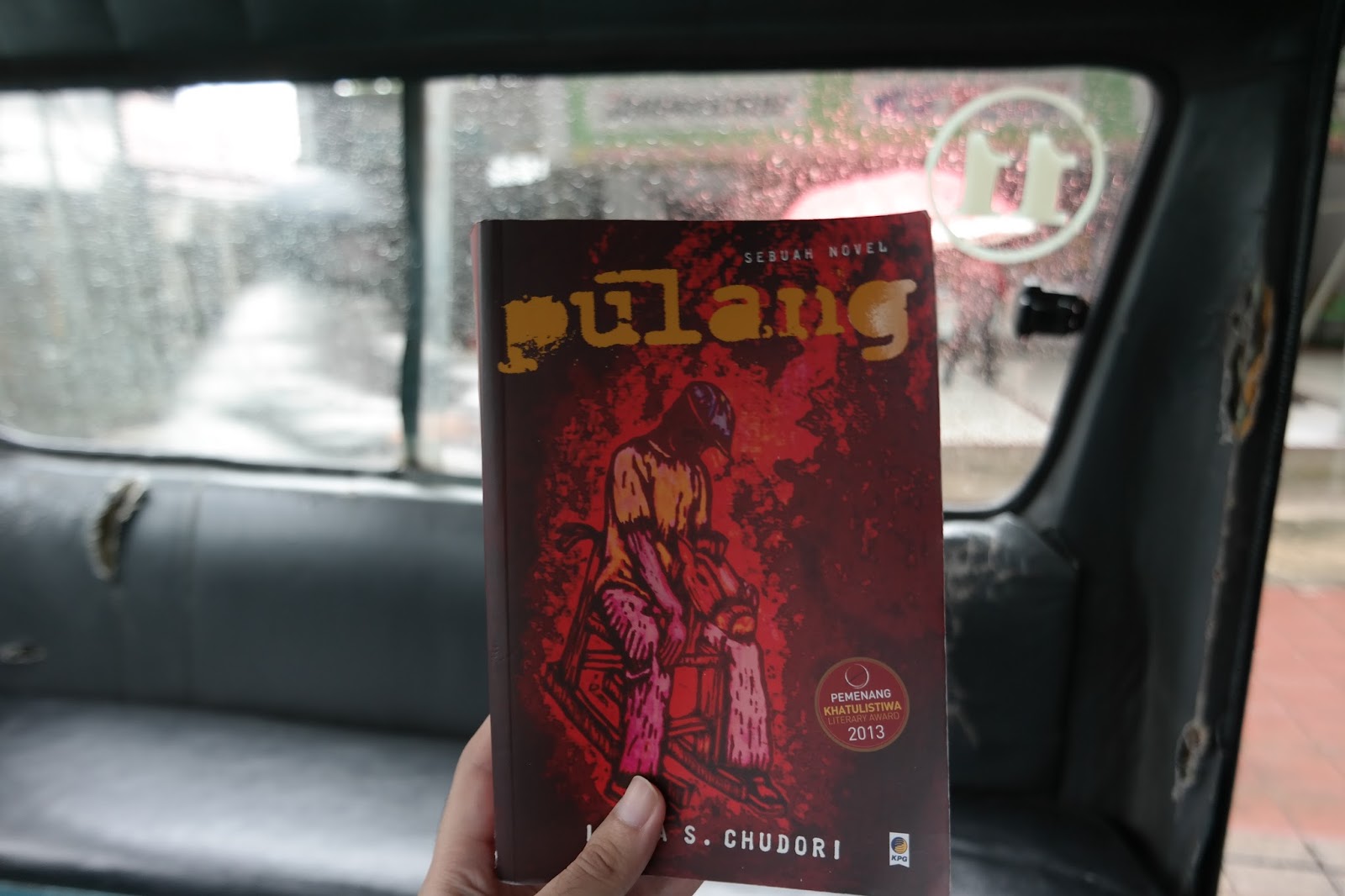 13 Buku Buat Bacaan Akhir Pekan Senjamu – Pamflet