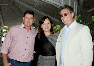 Prefeito Arlei com a presidente da Comissão de Turismo da Alerj (Assembléia Legislativa do Rio de Janeiro), deputada estadual Mirian Rios, e o secretário estadual de Turismo, Ronald Ázaro 