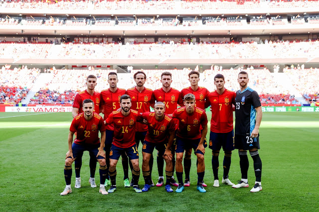 SELECCIÓN DE ESPAÑA. Temporada 2020-21. Ferran Torres, Sergio Busquets, Fabián Ruiz, Aymeric Laporte, Pau Torres, Álvaro Morata, Unai Simón. Pablo Sarabia, José Luis Gayá, Thiago Alcántara, Marcos Llorente. SELECCIÓN DE ESPAÑA 0 SELECCIÓN DE PORTUGAL 0. 04/06/2021. Partido internacional amistoso. Madrid, estadio Wanda Metropolitano. GOLES: No hubo.