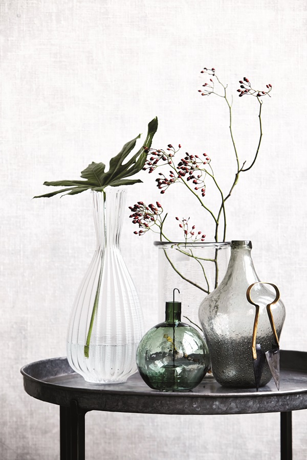 How to use glass vases to home decor?
