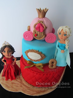 A Elena de Avalor e a Elsa de Frozen no 8º aniversário da Adriana