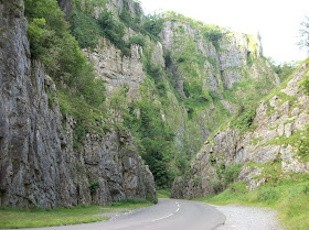 road through cheddar gorge