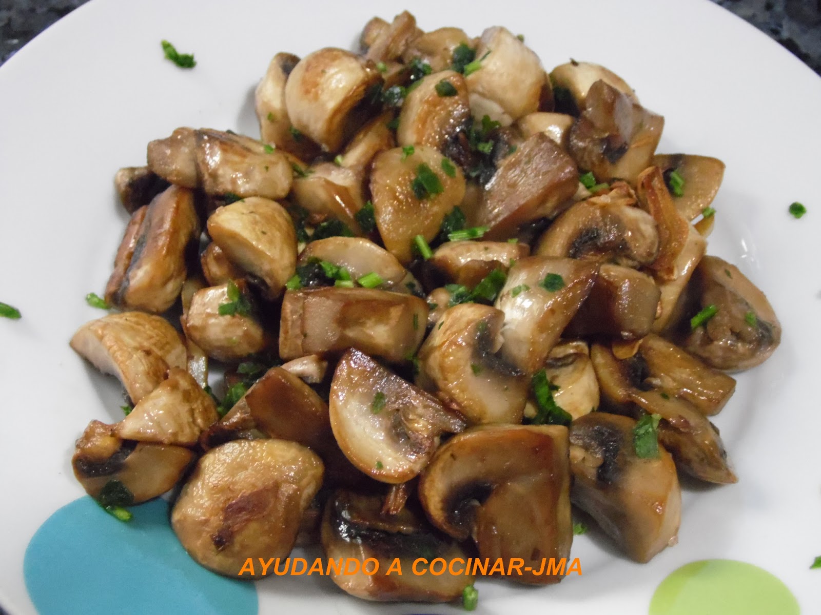 Ayudando a Cocinar.: Saltear Champiñones o Setas.