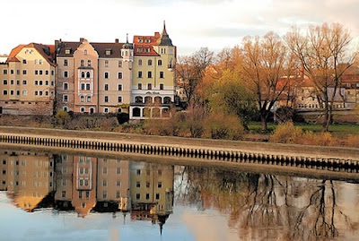 Beautiful Examples Of Reflective Photography 