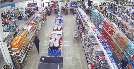 Supermercado que acusou jovem de roubo deve indenizá-la em R$ 15 mil, diz TJ-SP