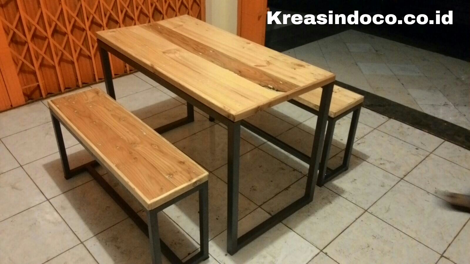 Kumpulan Gambar Kursi Kayu Untuk Cafe Homkonsep