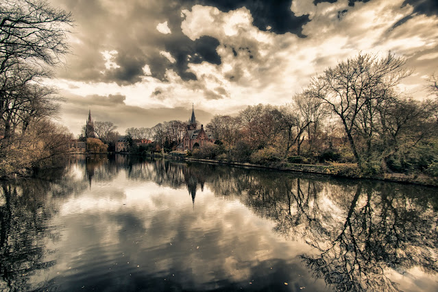 Castello nel Minnewaterpark-Bruges