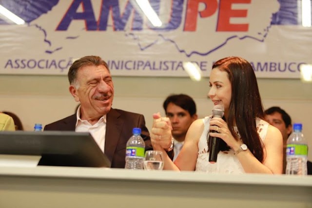 Prefeita de Serra Talhada, Márcia Conrado, é a nova presidente da Amupe