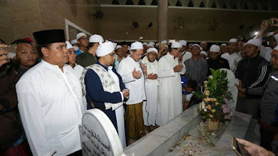 MAQAM  HABIB ABDURRAHMAN AL HABSY, CIKINI | 1 JANUARI 2017