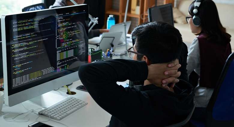 Inilah Perbedaan Frontend dan Backend Developer