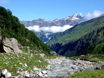 trekking in himalayas