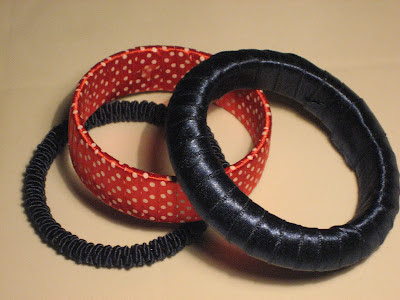 Pulseras forradas con cinta. / Customized bangles 