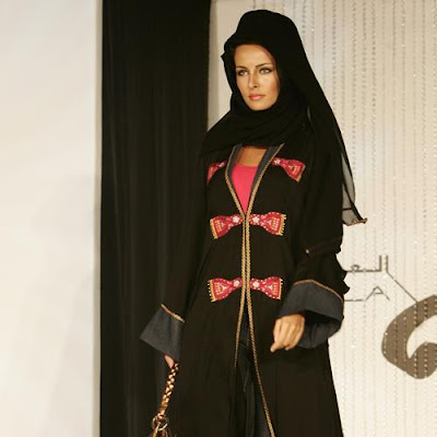 Abaya Fashion Show 2010 on Vogue Fashion  Latest Abaya Fashion 2011