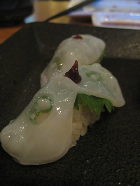 101 เมนูซูชิ ซูชิหน้าปลาหมึกยักษ์ (Tako Nigiri)