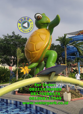 Patung Kura kura fiberglass di wahana waterpark