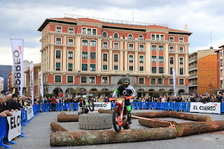 Exhibición de super enduro en Herriko Plaza