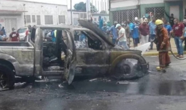 Camioneta explotó dentro de una bomba de gasolina en Maracaibo